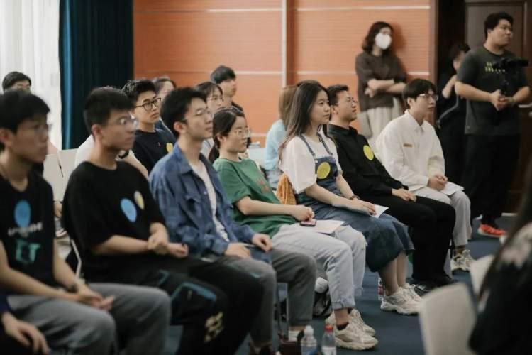 上海人才市場最新招聘信息,上海人才市場最新招聘信息，高科技產(chǎn)品引領未來，體驗前所未有的求職之旅