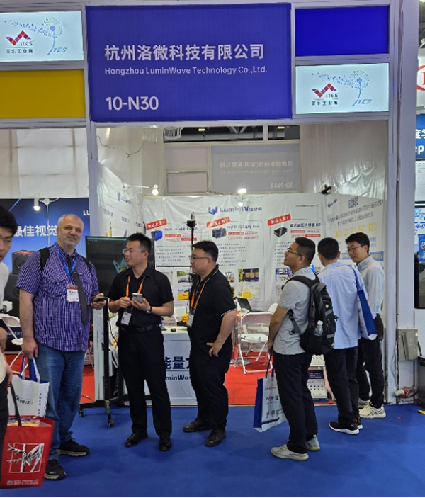 鄧州科技巨頭引領(lǐng)未來，全新高科技產(chǎn)品震撼發(fā)布